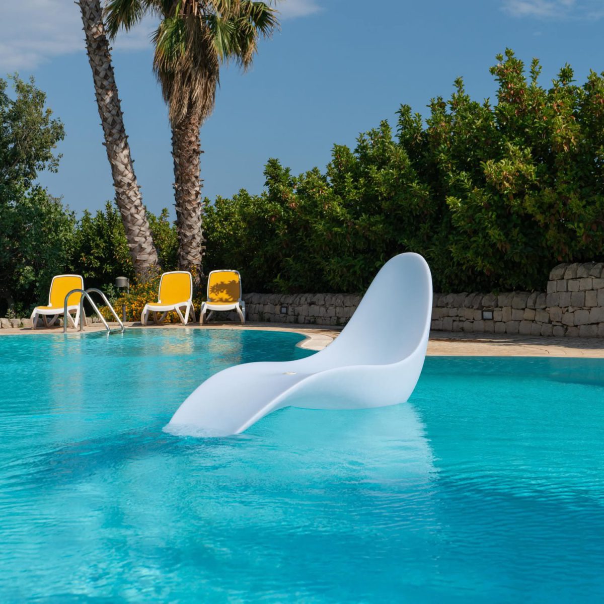 Lettino prendisole Sirio Sined: il design contemporaneo ed ergonomico per il tuo relax