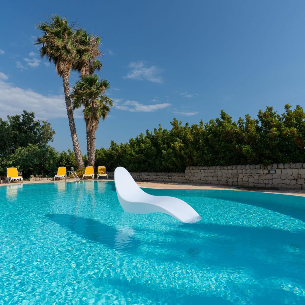 Lettino prendisole Sirio Sined: il design contemporaneo ed ergonomico per il tuo relax