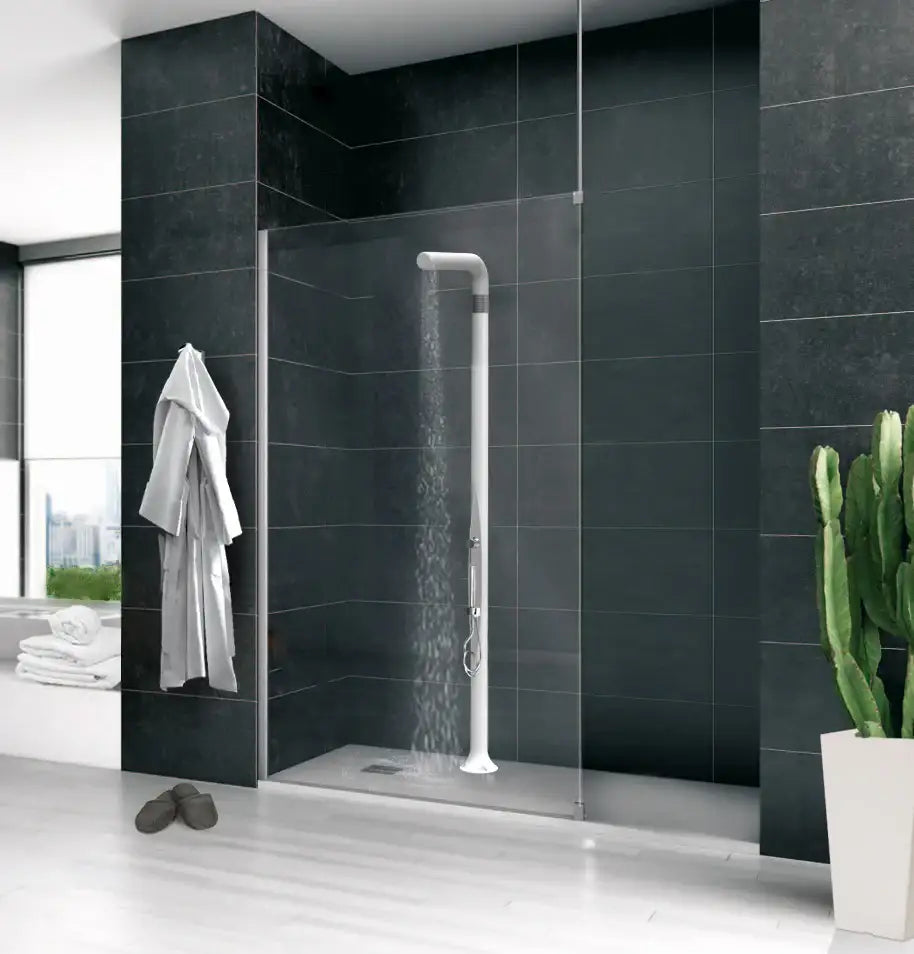 Doccia tradizionale da bordo piscina e giardino modello Funny Yang T245 Arkema Design in polietilene