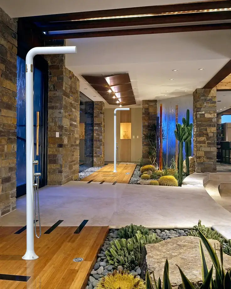 Doccia tradizionale da bordo piscina e giardino modello Funny Yang T245 Arkema Design in polietilene