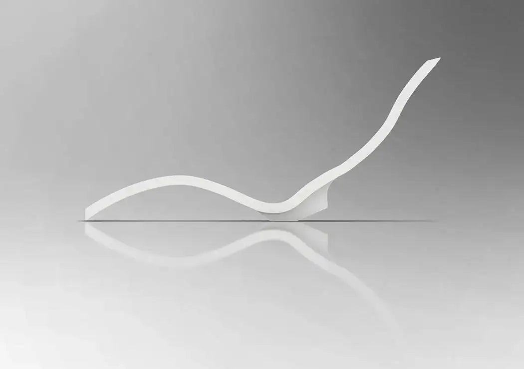 Chaise longue da bordo piscina e giardino modello Serendipity S010 Arkema Design in polietilene