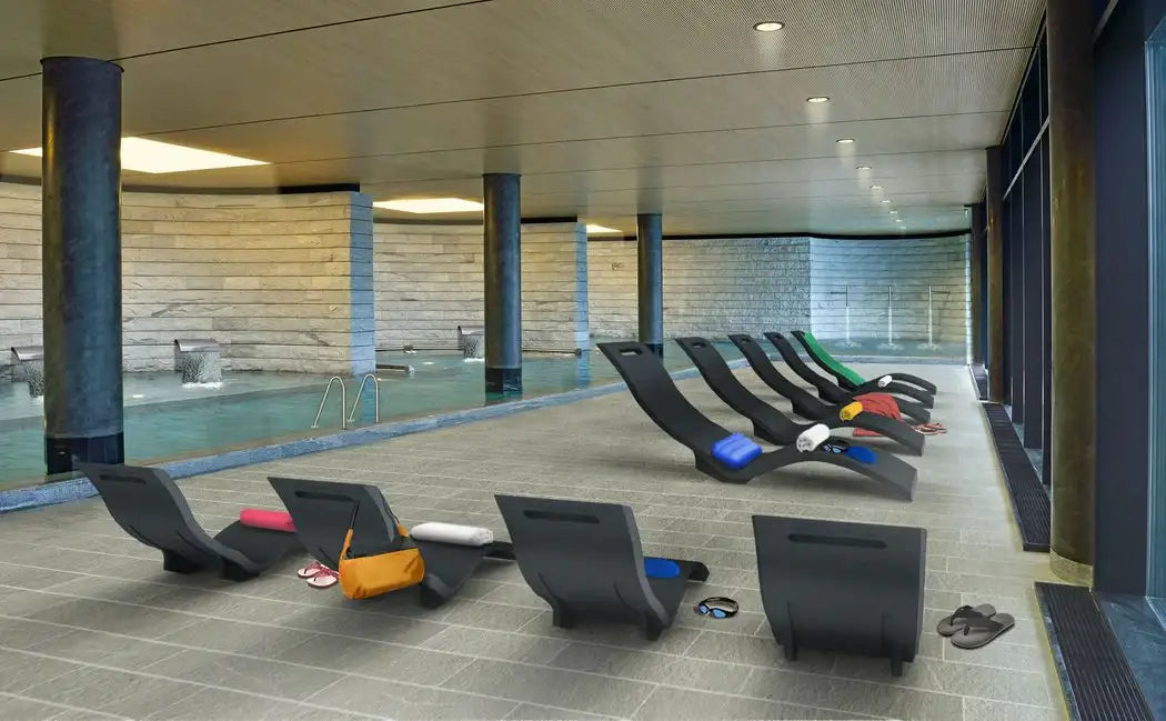 Chaise longue da bordo piscina e giardino modello Serendipity S010 Arkema Design in polietilene