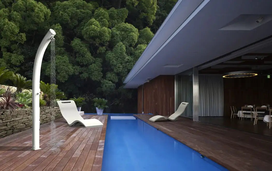 Chaise longue da bordo piscina e giardino modello Serendipity S010 Arkema Design in polietilene