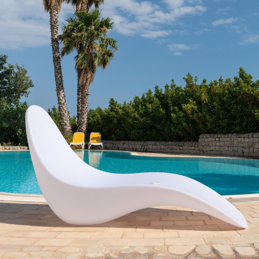 Lettino prendisole Sirio Sined: il design contemporaneo ed ergonomico per il tuo relax